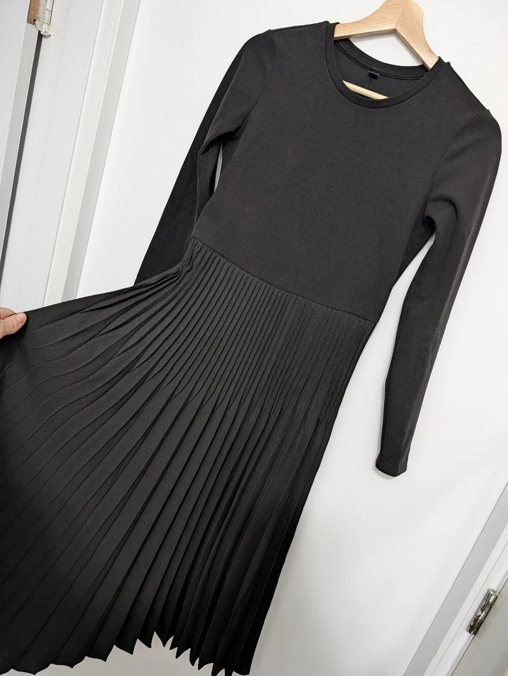 uniqlo black pleated dress Women's Pleated Strap Dress